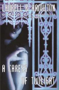 Baixar Livro Uma Caricia do Crepusculo - Meredith Gentry Vol. 2 - Laurell K. Hamilton  em ePub PDF Mobi ou Ler Online